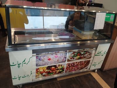 fruit chat and dahi bhaly counter
