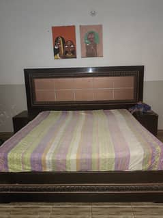 bed+side tables+dressing room