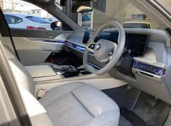 BMW i7 m70