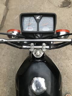 total geniune 2023 model honda 125 black color