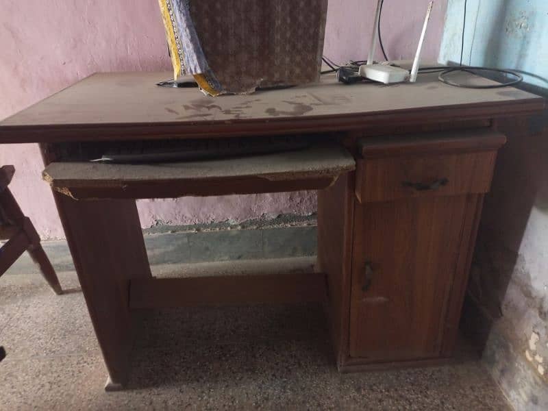 computer Table 0