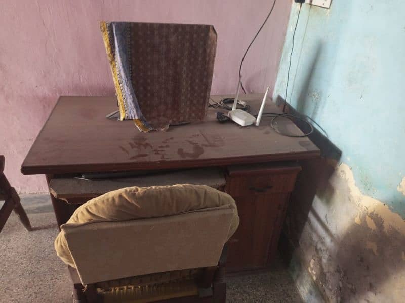computer Table 1