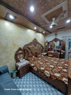 Investors Rate pr 2.5 Double story house 3rd Floor pr b 1 room 1 bath bana hova for sale in Darul islaam colony near Yousafabad