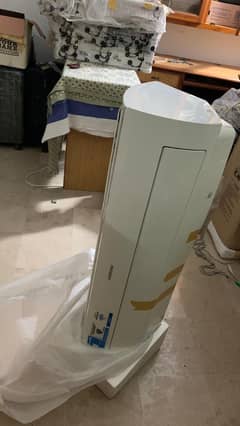 Samsung 1.5 Ton Triangle Design AC New Heat & Cool (Read Ad. )