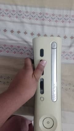 is Xbox ma gta v, spider man 1,2 bhi install ha ya Xbox 360 ha