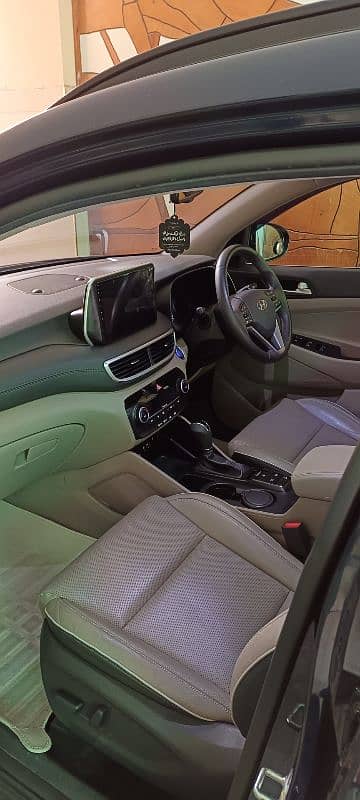 Hyundai Tucson 2.0 AWD ULTIMATE 6
