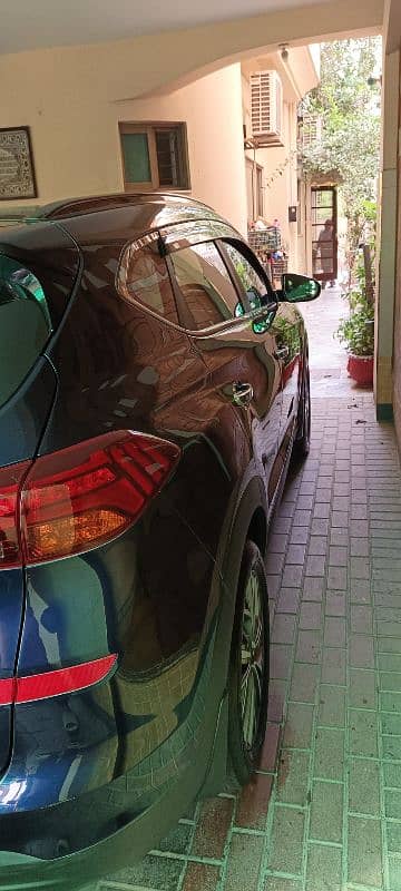 Hyundai Tucson 2.0 AWD ULTIMATE 10