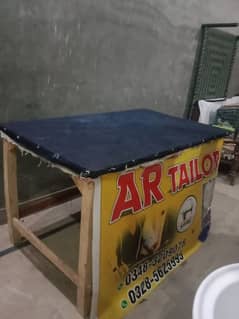 Tailor cutting table
