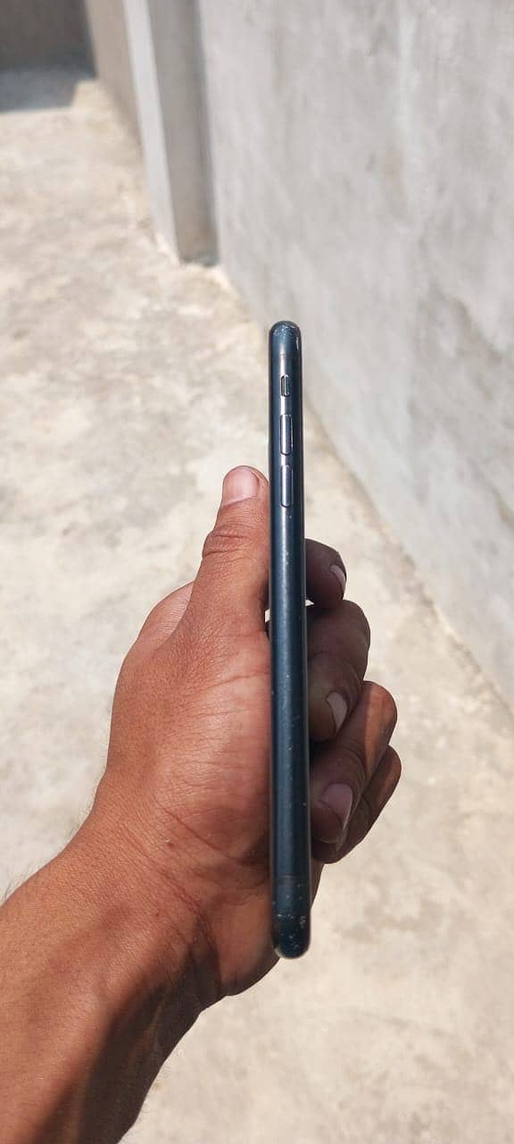 iPhone XR With Collling Fan CX 07 3