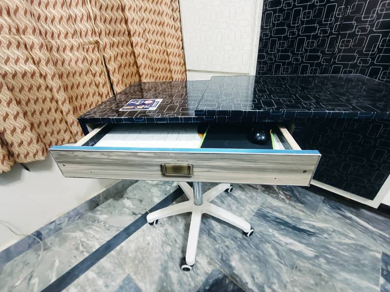 Unique Modren Design Table Multifunctional 4-in-1 Rotating Desk 2