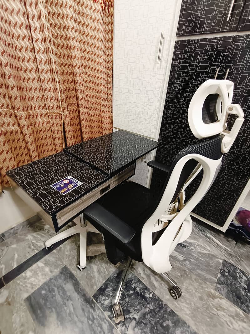 Unique Modren Design Table Multifunctional 4-in-1 Rotating Desk 6