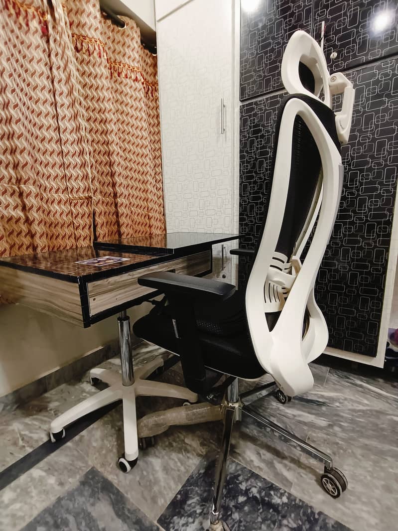 Unique Modren Design Table Multifunctional 4-in-1 Rotating Desk 7