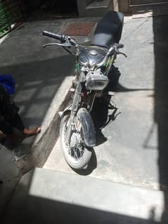 ok bike h koi km ni ha bike m ak mounts say ghr m khari ha