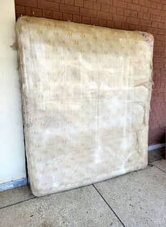Master Crest King Size Spring Mattress for Sale – Excellent Condition