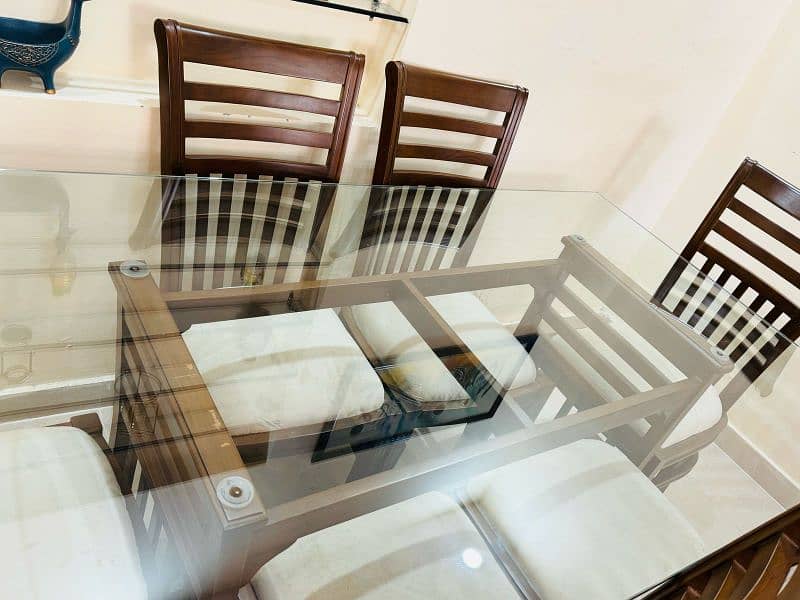 6 seater dining table same like new condition 2