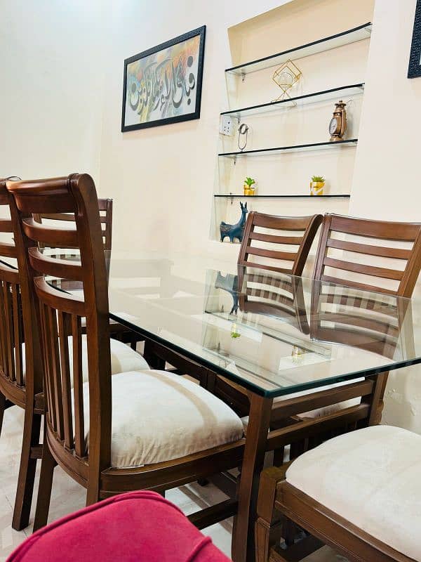 6 seater dining table same like new condition 3