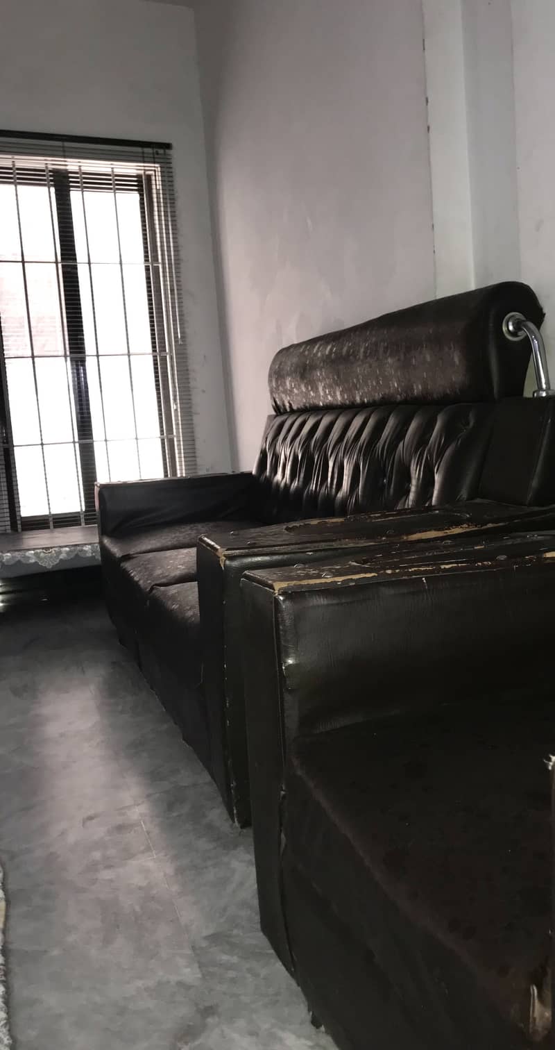 Sofa set in a great condition. 2
