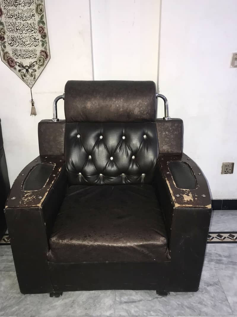 Sofa set in a great condition. 3