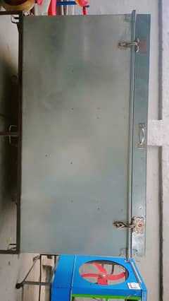 Peti with iron stand 6X3 FEET