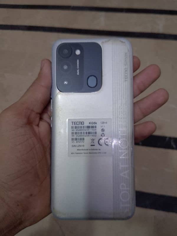 Techno spark 8c 1