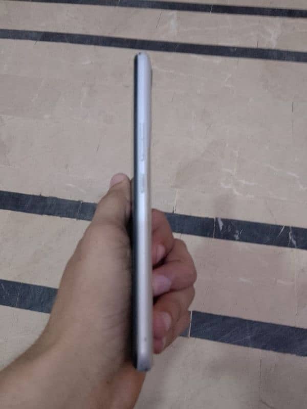 Techno spark 8c 2