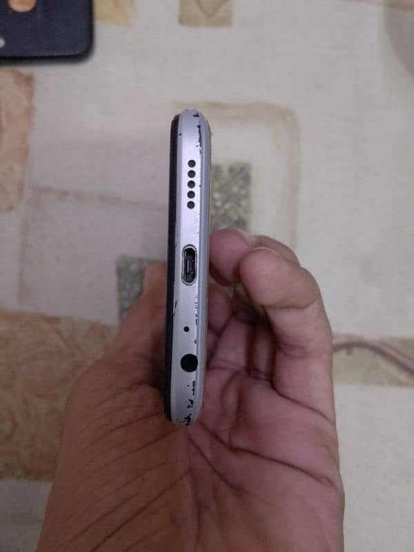 Techno spark 8c 5