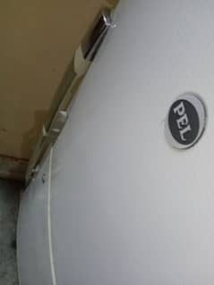 PEL MEDIUM REFRIGERATOR SEE CONDITION GOOD URGENT SALE