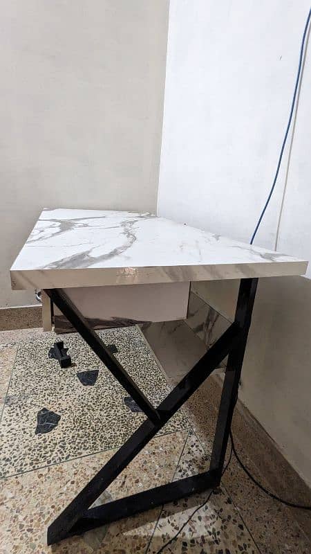 Computer Table New Condition 2