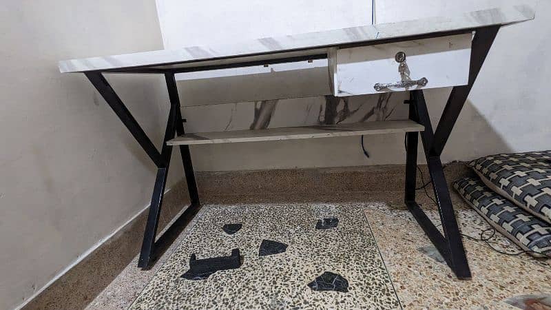 Computer Table New Condition 4