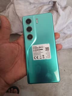 I am selling tecno camon 40