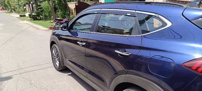Hyundai Tucson 2.0 AWD ULTIMATE 16