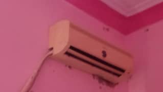 1 ton ac chalo ac ha abhi abhi gas wgra dalwai ha 3 month warrenty