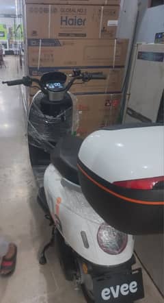 Evee electric scotee
