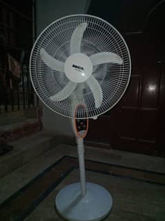 sogo stand fan with battery good condition