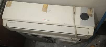 1.5 ton Ac bilkul ok ha no issue tape wasy hi lgi ha utar ky check kro