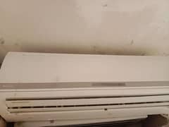 1.5 ton gree non inverter.