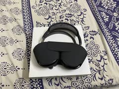 Apple Airpod Max Midnight color. (2 hours Used)