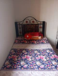 iron bed with matttres