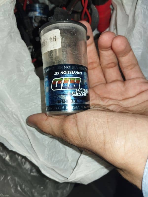 LCD SCREEN SLIGHTLY USED AND LED BULBS 50W ONLY 1 DAY USED 10/10 NEW 2