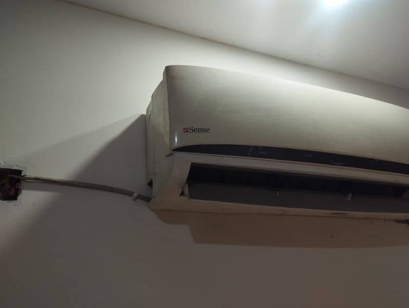 Kenwood Split A. C in perfect working condition. 3