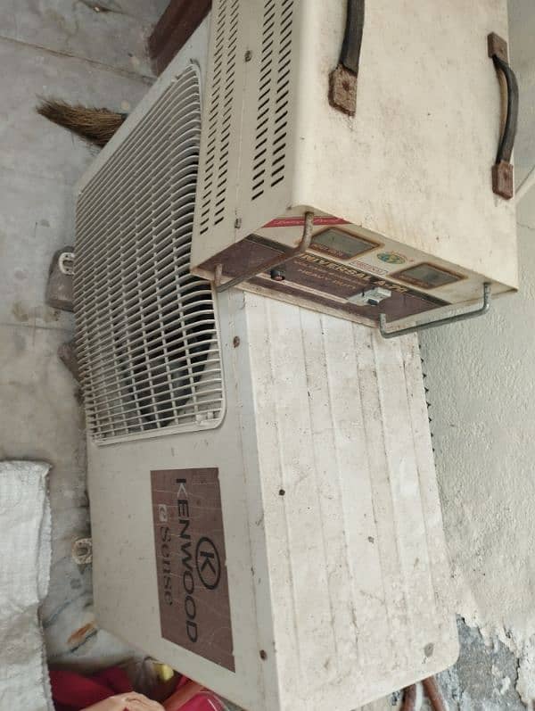 Kenwood Split A. C in perfect working condition. 6