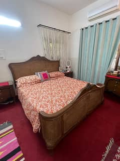 Bedset with two chairs and coffee table