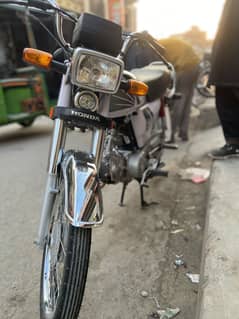 Honda CD 70 2025