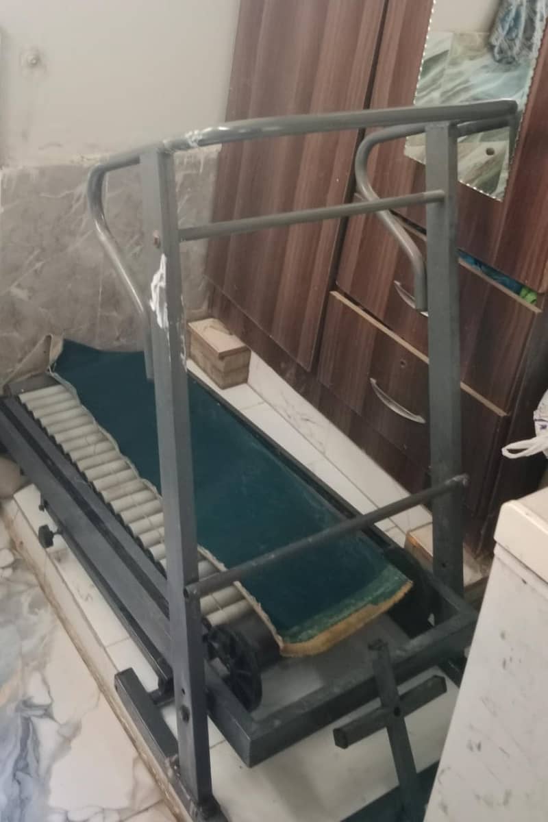 Manual running machine for sale on urgent base 1