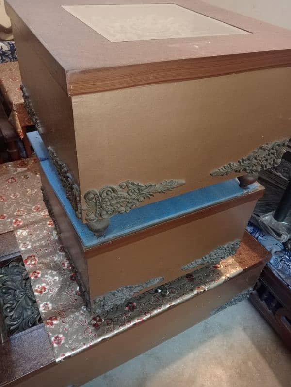 6 seater sofa and 2 small table 1 double table set 3