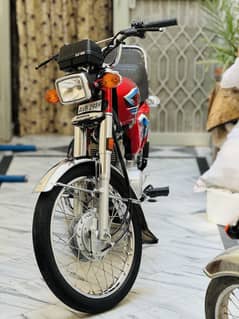 Honda 125 red colour