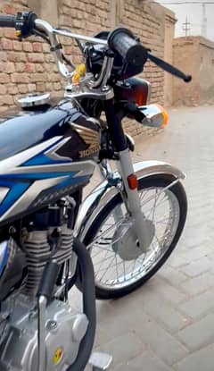 Honda cg 125 2025 letter ka sath ha number nahi laga huwa bilkul zero
