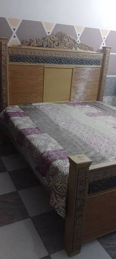 kiker wood bed and dressing