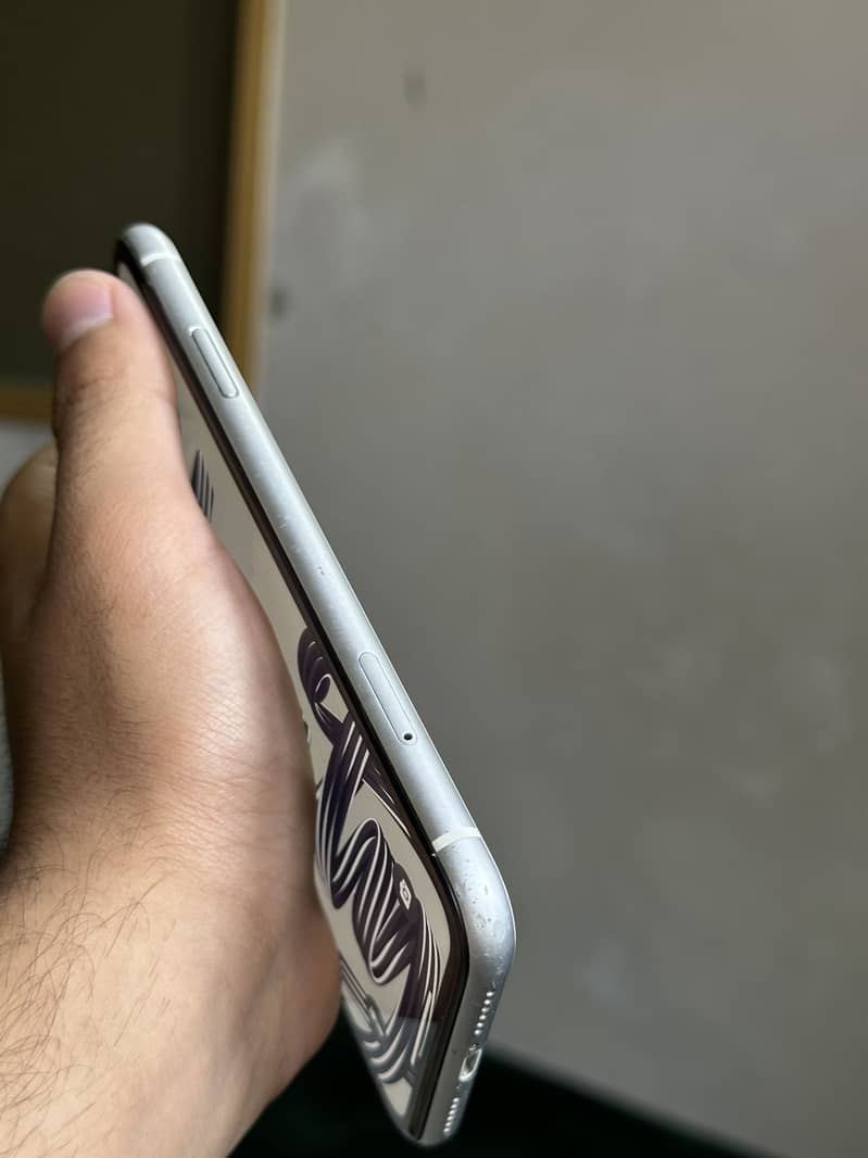 IPHONE XR • NON PTA (SIM WORKING) 4