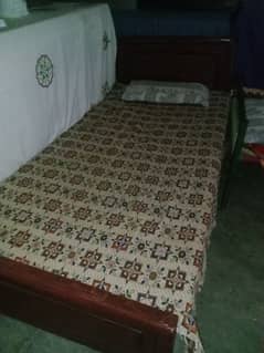 single bed and dressing table and bartn almri